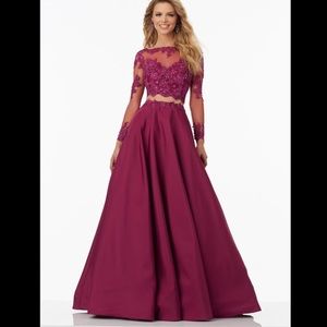 Plum two piece prom dress !